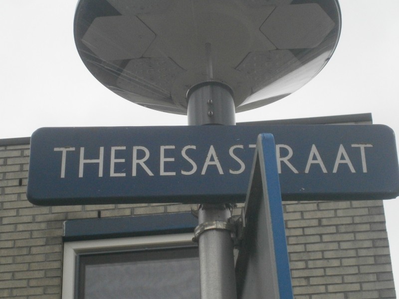 Theresastraat straatnaambord.JPG