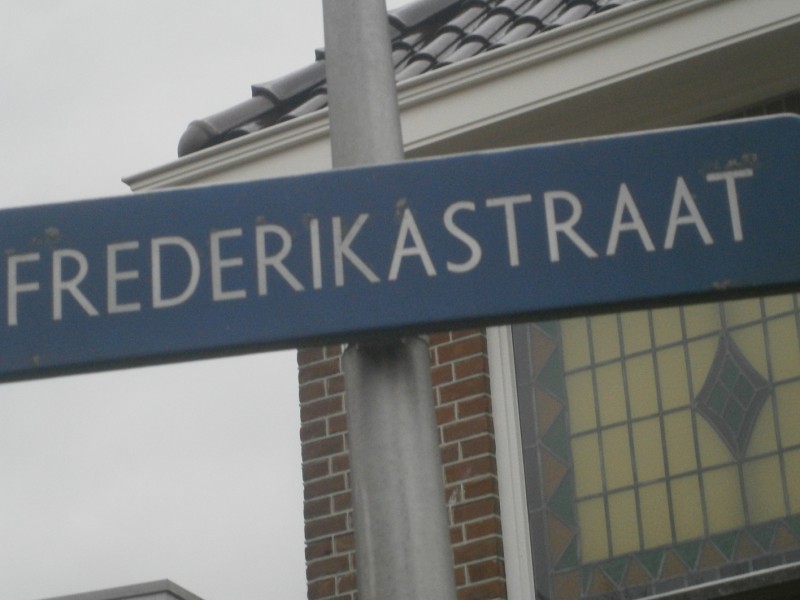 Frederikastraat straatnaambord (2).JPG