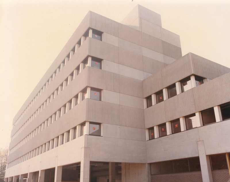 Wethouder Beversstraat 1978 Zicht op gebouw Openbare Nutsbedrijven.jpg