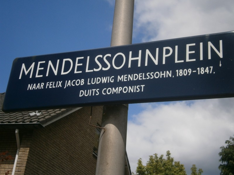 Mendelssohnplein straatnaambord.JPG