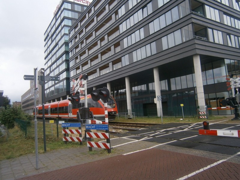 Korte Hengelosestraat spoorwegovergang Stationsplein en  vroeger Parallelweg.JPG