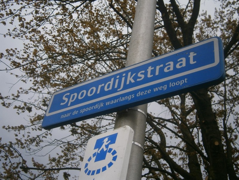 Spoordijkstraat straatnaambord.JPG