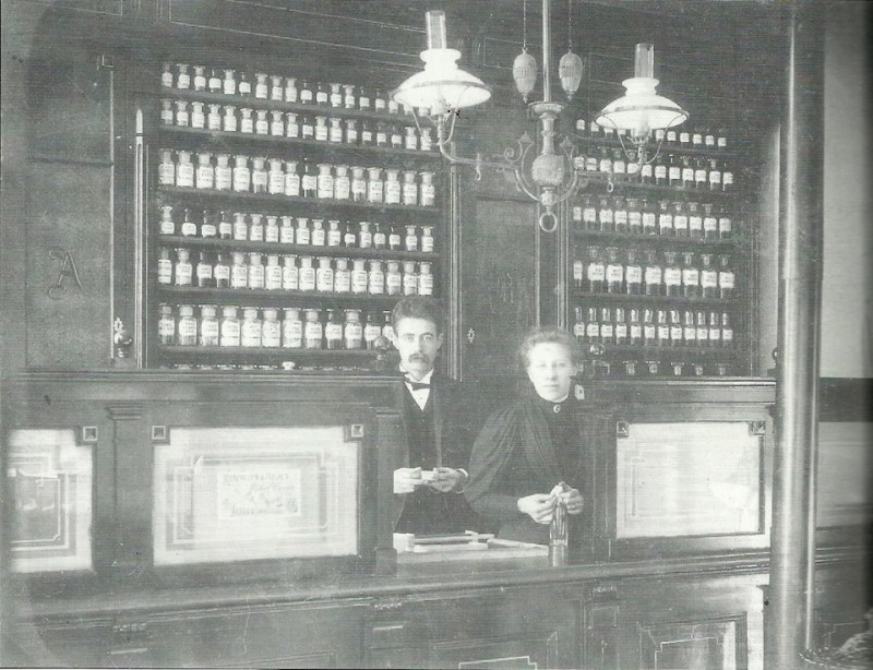 Markt Apotheek Snuif interieur.jpg