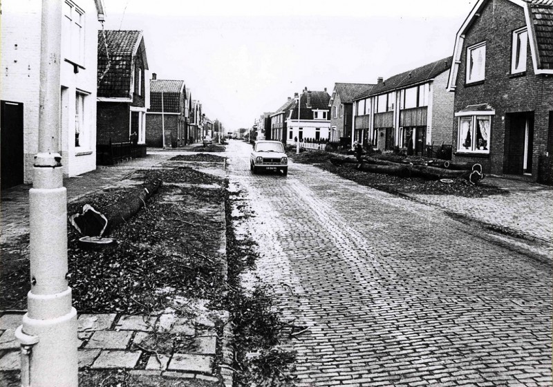 Pijlhovestraat feb. 1978 Vanaf Hengelosestraat, na het kappen van de bomen.jpg