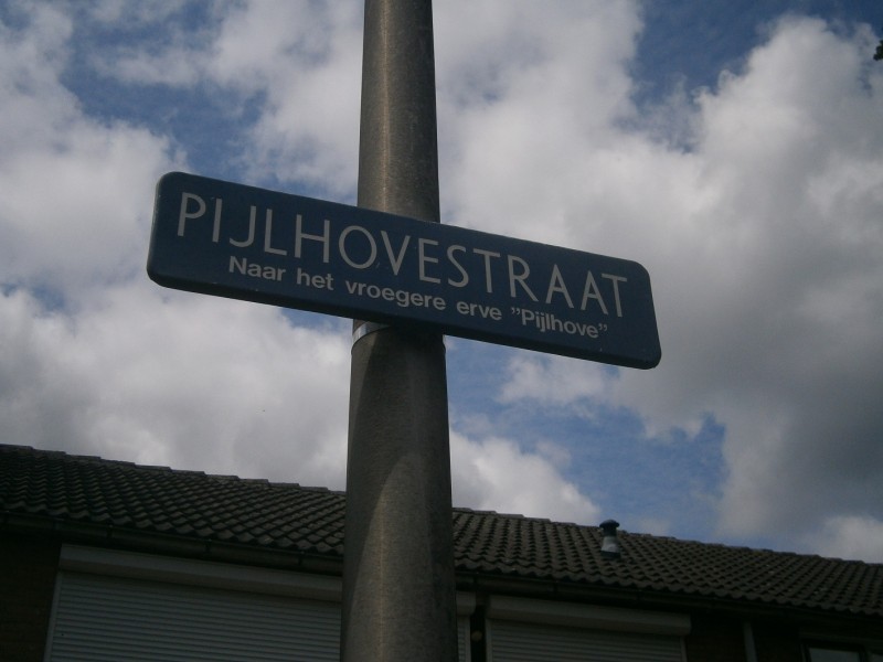 Pijlhovestraat straatnaambord (2).JPG