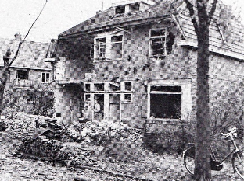 Dr. Schaepmanlaan na het bombardement 1943.jpg