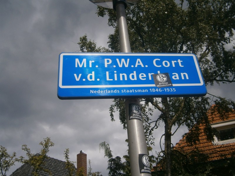 Mr. P.W.A Cort v.d. Lindenlaan straatnaambord.JPG