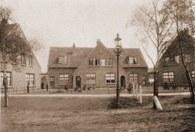 Dennenplein later Dennenweg.jpg