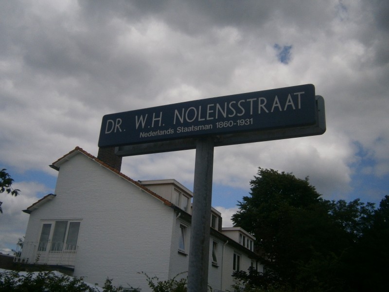 Dr. W.H. Nolensstraat straatnaambord.JPG