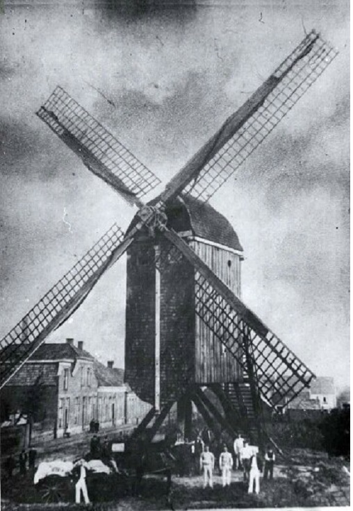 Reudinkstraat  De Reudinksmolen gebouwd in 1820 en gesloopt in 1897 stond op de hoek van de Lipperkerkstraat en de huidige Reudinkstraat die toen Molenweg heette.jpg