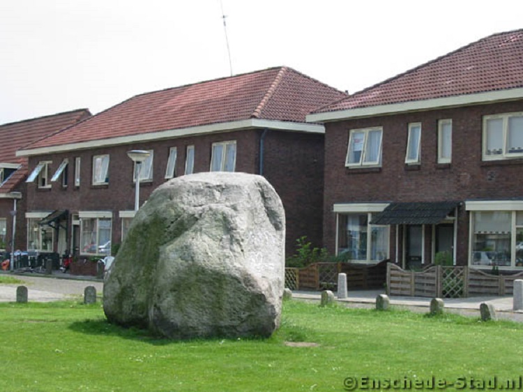 Transvaalplein  Paul Krugerstraat Dolphia Dikke steen.jpg