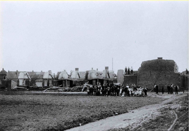 Kneedweg 1897. Afrbaak van woningen gebouwd door E. Dalenoord ( Gronausevoetpad ) (2).jpg