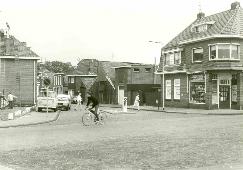 Oostveenweg hoek Lipperkerkstraat..jpg