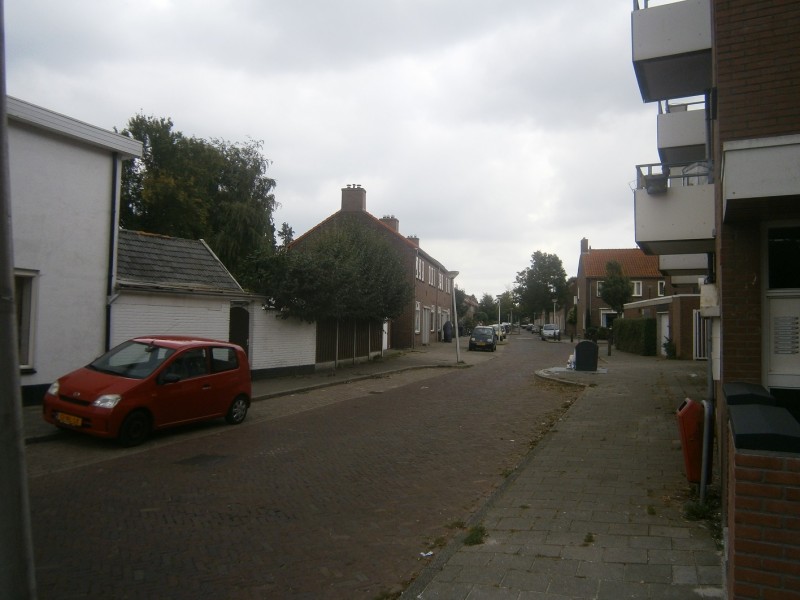 Van Leeuwenhoekstraat vanaf Oostveenweg.JPG