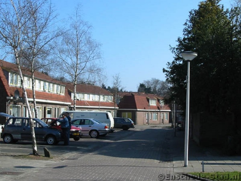 Amperestraat woningen voor de sloop.jpg
