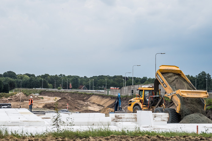 Weggebruikers in Enschede rijden straks over laag piepschuim.jpg