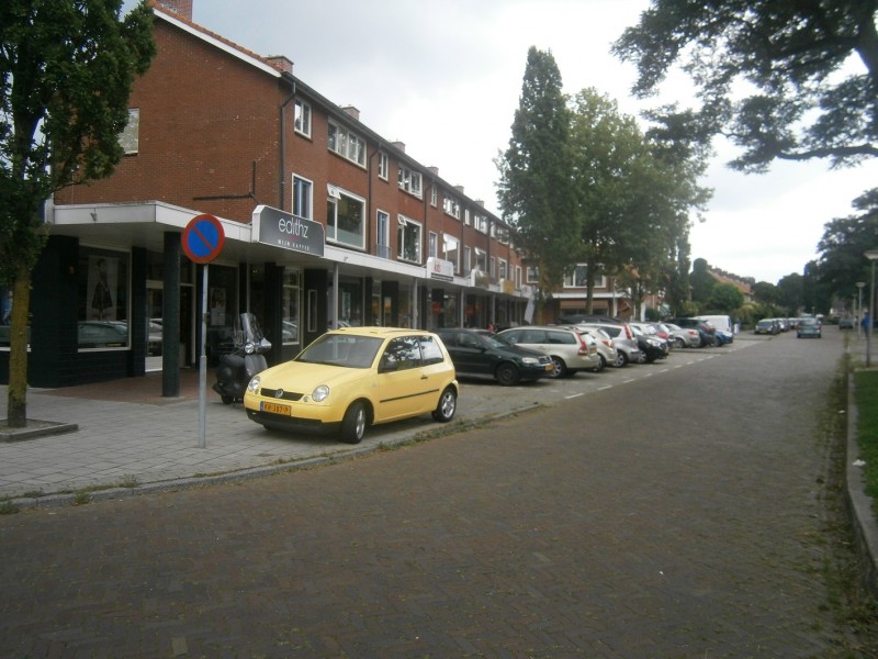 Velveweg hoek Snelliusstraat winkelgalerij.JPG