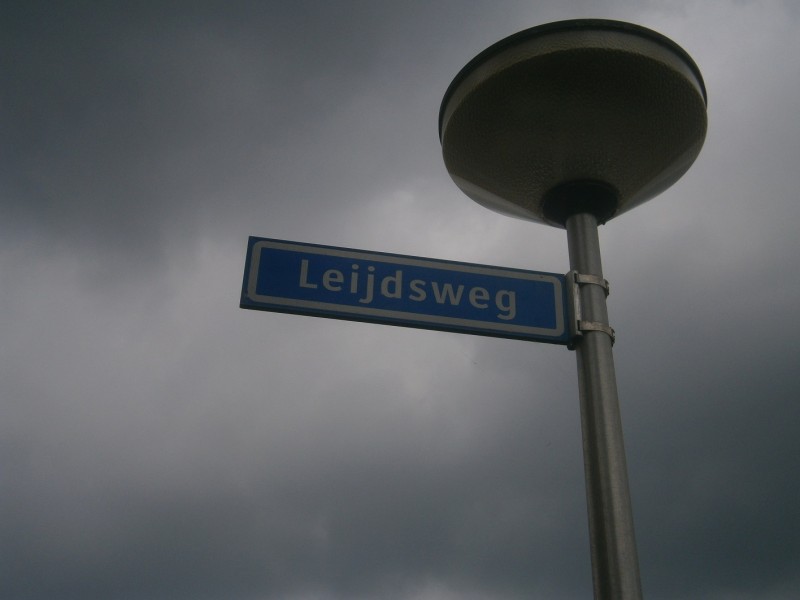 Leijdsweg straatnaambord.JPG