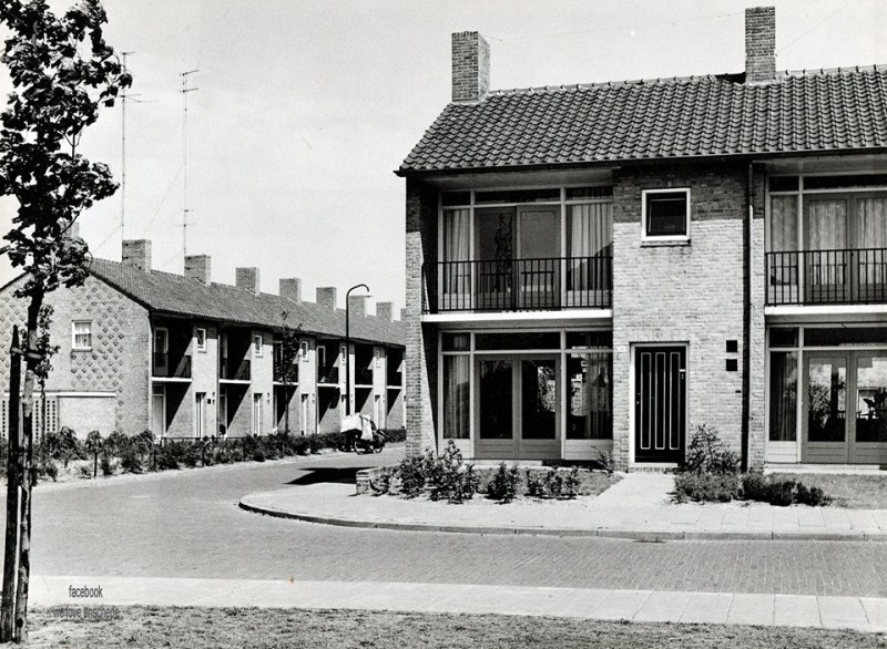 Taurusstraat hoek Kleinebeerstraat.jpg