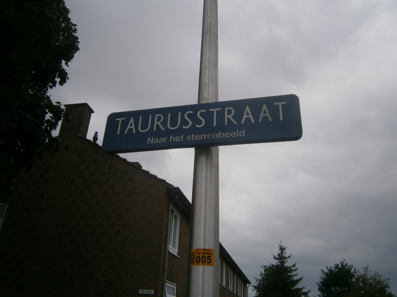 Taurusstraat straatnaambord.JPG