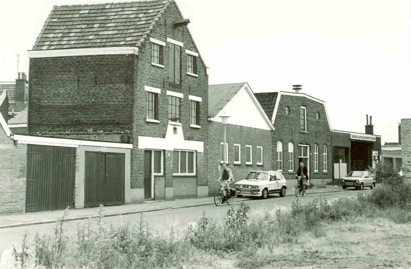 Lageweg juni 1983 Zicht op enkele panden, waaronder autohulpdienst Beijers.jpg