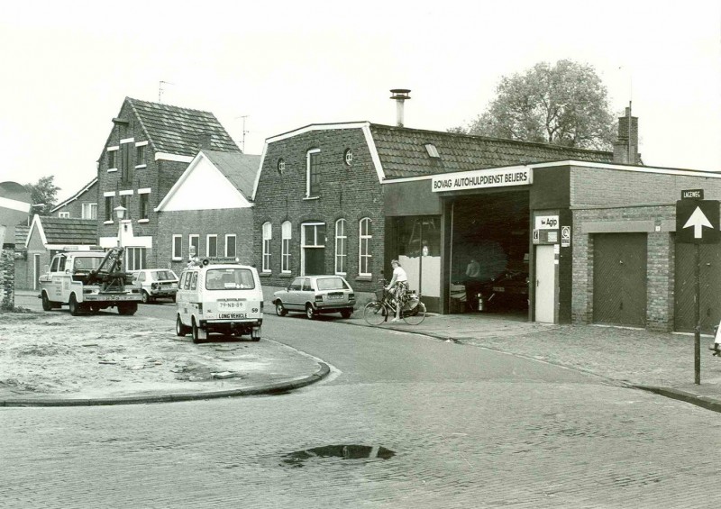 Lageweg 1983 Hoek Gronausevoetpad, met autohulpdienst Beijers.jpg