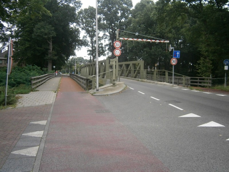 Noord Esmarkerrondweg spoorbrug.JPG