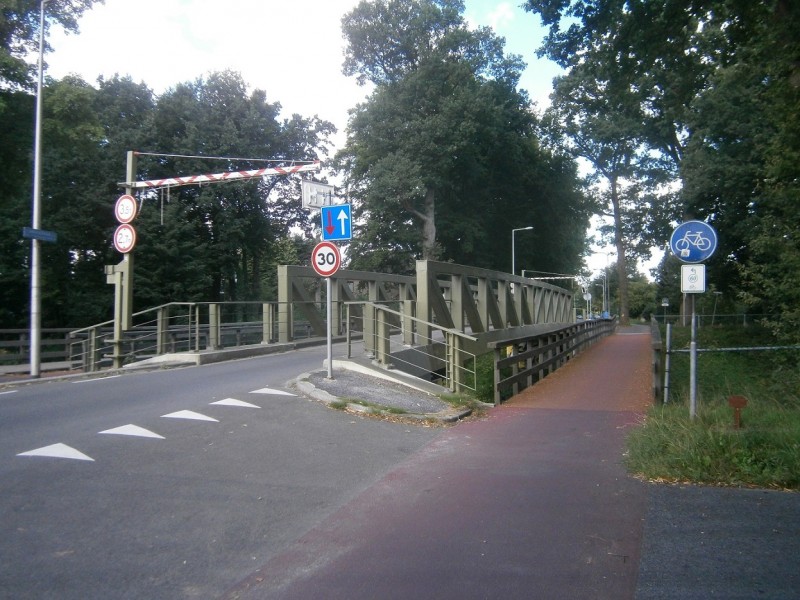 Esmarkerbrug vanaf Noord Esmarkerrondweg.JPG