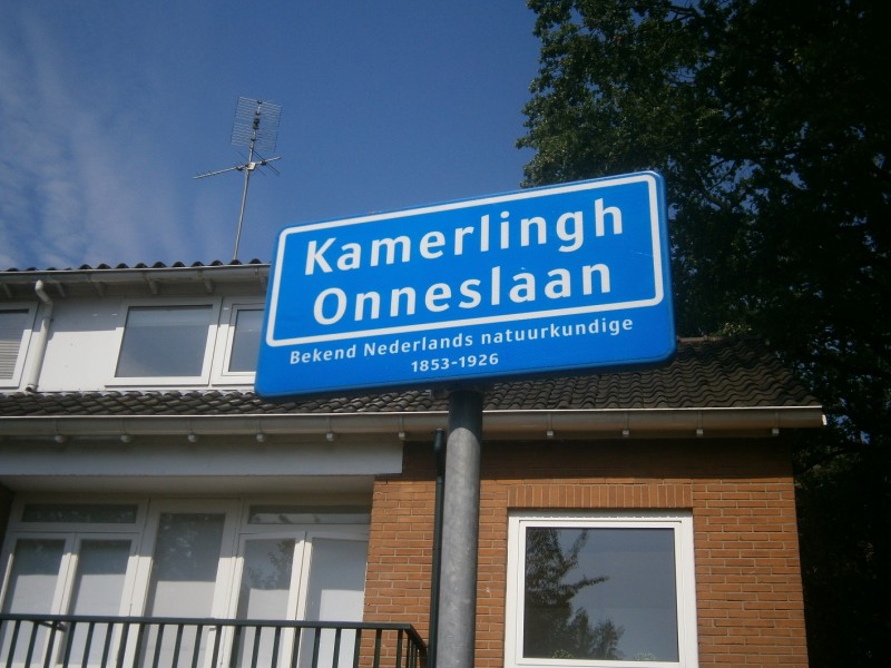 Kamerlingh Onneslaan straatnaambord.JPG