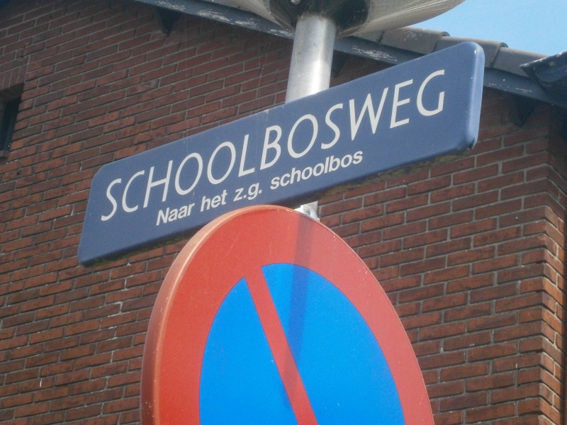 Schoolbosweg straatnaambord.JPG