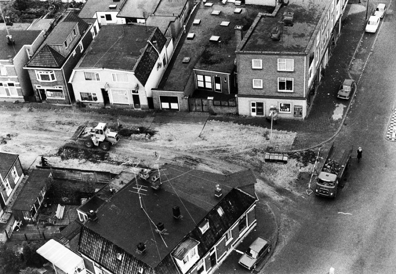 Heutinkstraat Overzicht van de kruising Heutinkstraat met de Hoogstraat. Gezien vanaf het Aegonflat..jpg
