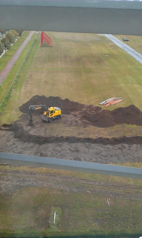 Foto van het PWC terrein vanaf De Woonplaats genomen.