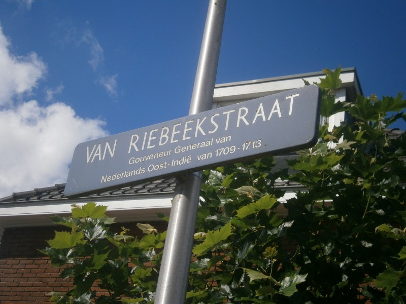 Van Riebeekstraat straatnaambord (2).JPG