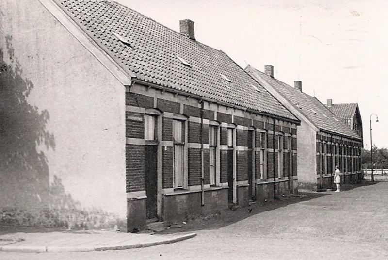 Pannekoekenweg (huidige Gerrit de Veerstraat) hoek Ekersdijk.jpg