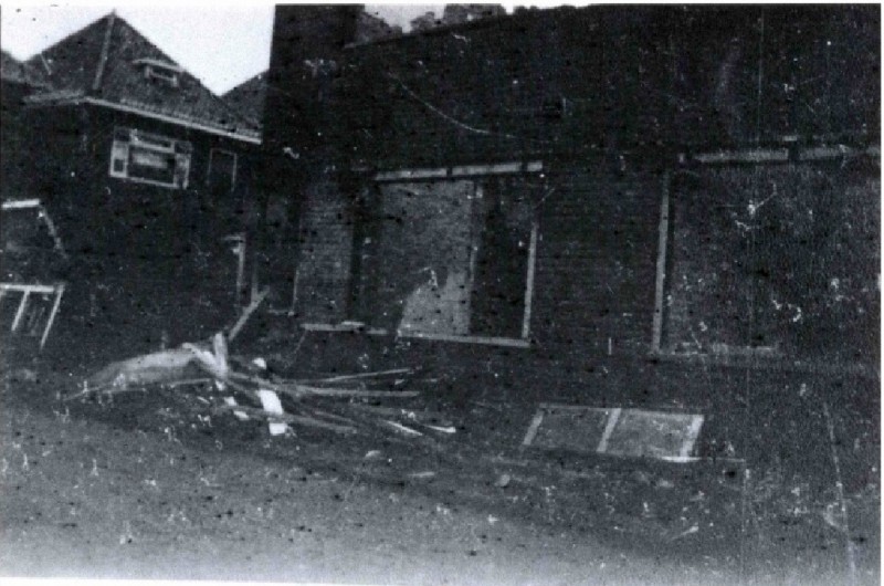 Preangerstraat Getroffen huizen door bombardement van 10.10.1943. (2).jpg
