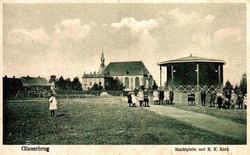 Marktplein met R.K. Kerk.jpg