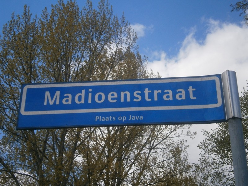 Madioenstraat straatnaambord.JPG