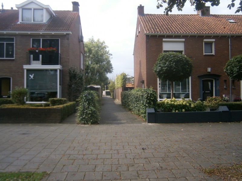 Varvikspad vanaf Doctor Wagenaarstraat richting Meester Henri Viottastraat.JPG
