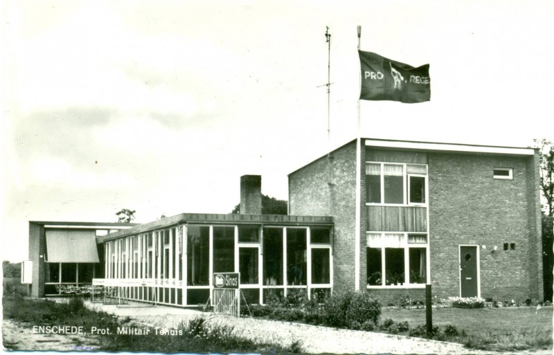 Weerseloseweg hoek Horstlindelaan Protestants Militair Tehuis.jpg