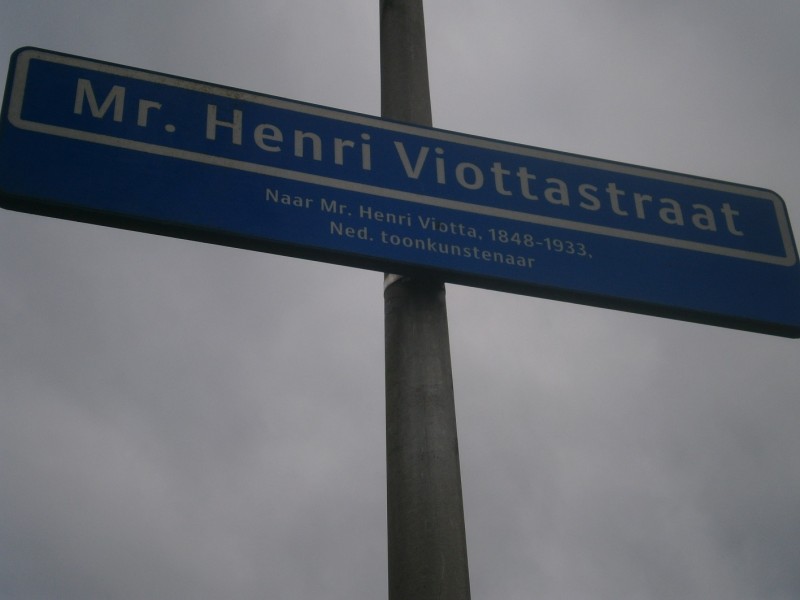 Mr. Henri Viottastraat straatnaambord.JPG