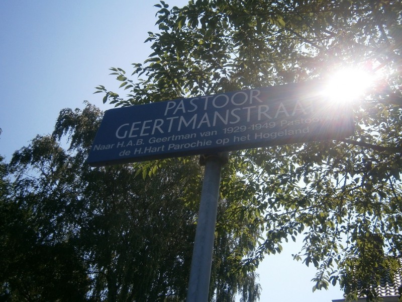 Pastoor Geertmanstraat straatnaambord (2).JPG