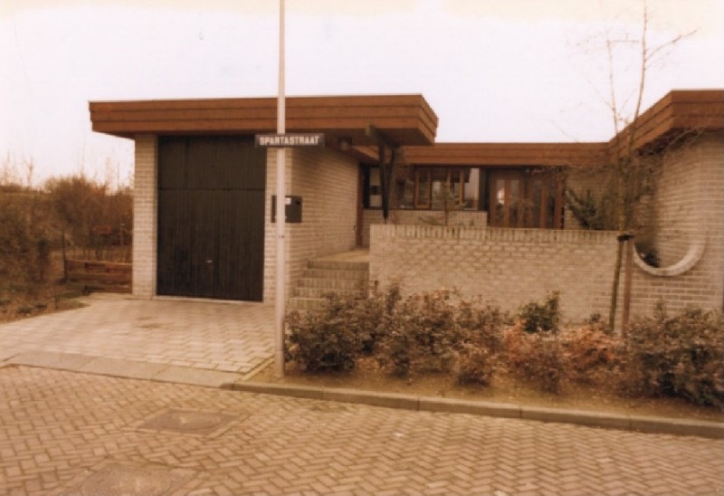 Spartastraat 51 aanzicht woningen 1977.jpg