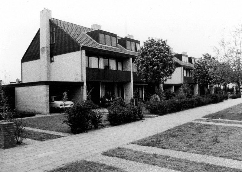 Atletenstraat Woningen met plantsoen.jpg