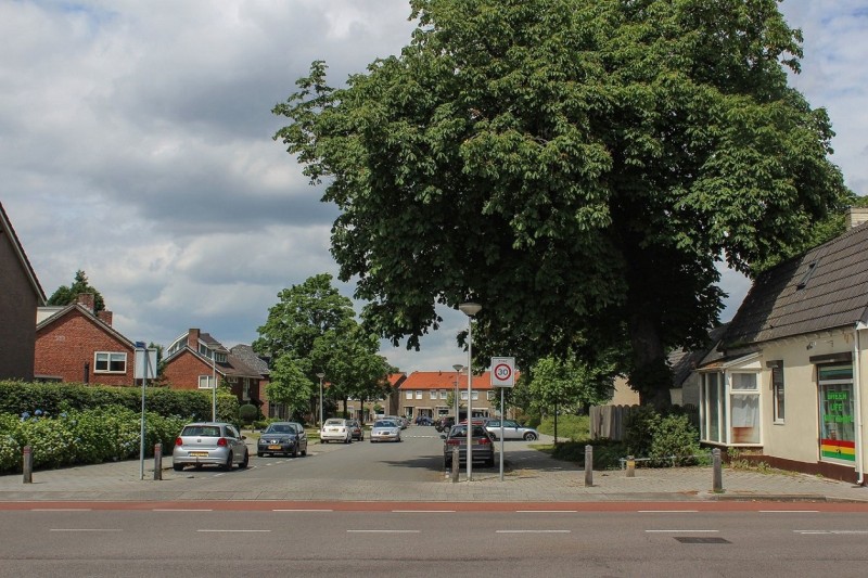 Tichelweg tussen Oldenzaalsestraat en Roomweg 2015.jpg