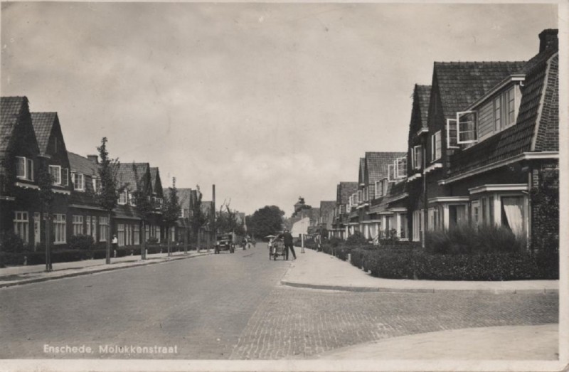 Molukkenstraat met rechts de Ternatestraat.jpg