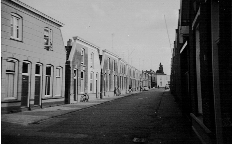 Lombokstraat in de richting van de Brinkstraat.jpg