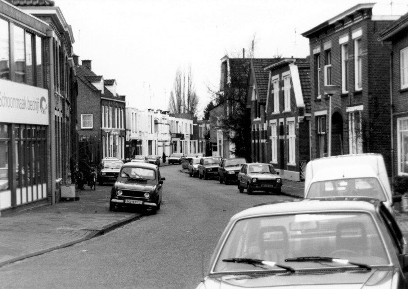 Soendastraat Straatbeeld met woningen en bedrijfspand schoonmaakbedrijf.jpg