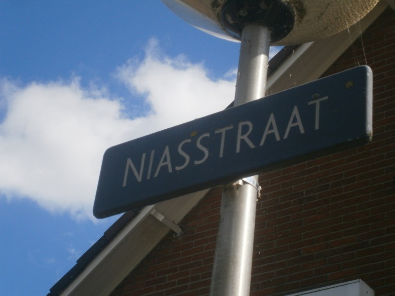 Niasstraat straatnaambord.JPG