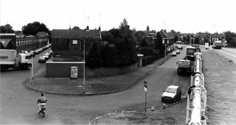 Taludstraat Zicht in oostelijke richting vanaf de Weth. H.C. Nijkampbrug,.jpg