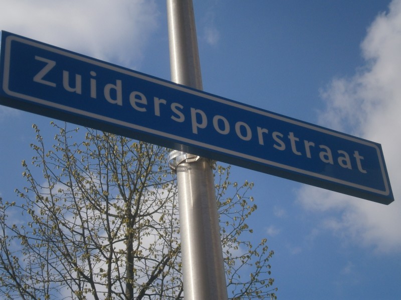 Zuiderspoorstraat straatnaambord.JPG